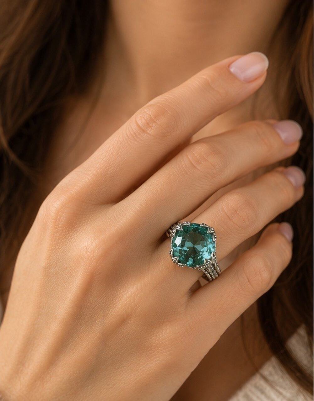 Judith Ripka Sterling Silver Green Spinel Gemstone Statement Ring Size 7.5
